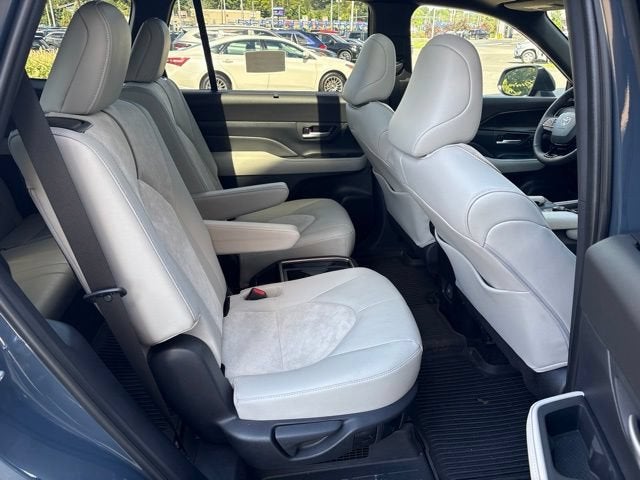 2026 Toyota Grand Highlander Hybrid Base