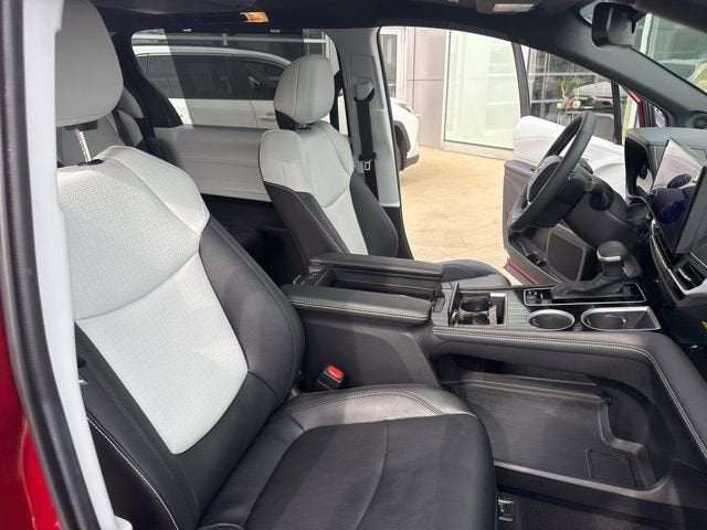 2025 Toyota Sienna XSE AWD 7-Passenger