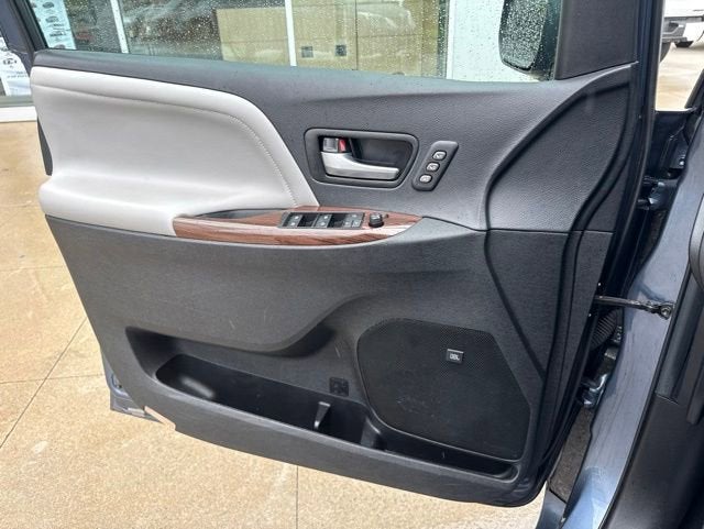 2017 Toyota Sienna Limited AWD 7-Passenger