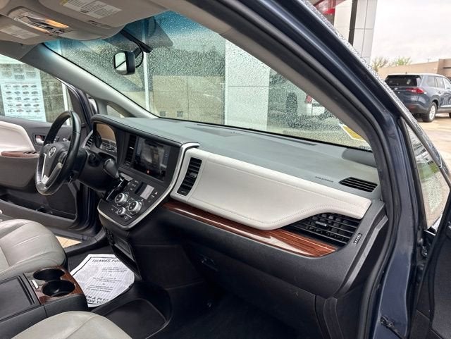 2017 Toyota Sienna Limited AWD 7-Passenger