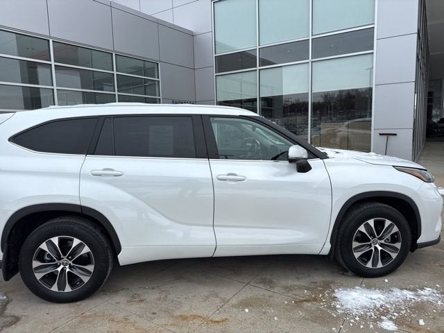 2022 Toyota Highlander XLE AWD