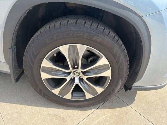 2022 Toyota Highlander XLE AWD