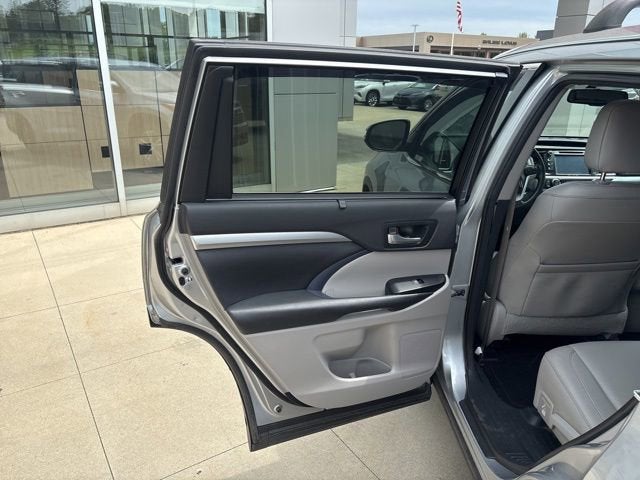 2016 Toyota Highlander AWD 4dr V6 XLE