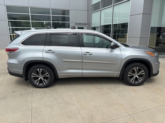2016 Toyota Highlander AWD 4dr V6 XLE