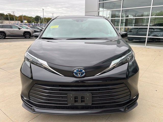 2025 Toyota Sienna XLE AWD 7-Passenger