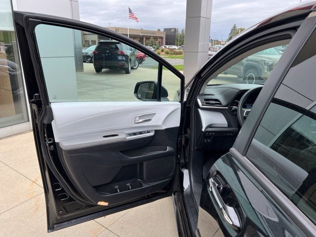 2025 Toyota Sienna XLE AWD 7-Passenger