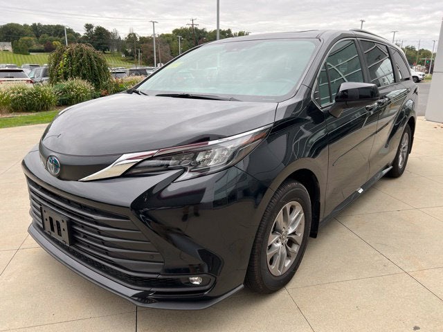 2025 Toyota Sienna XLE AWD 7-Passenger