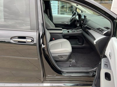 2025 Toyota Sienna XLE AWD 7-Passenger