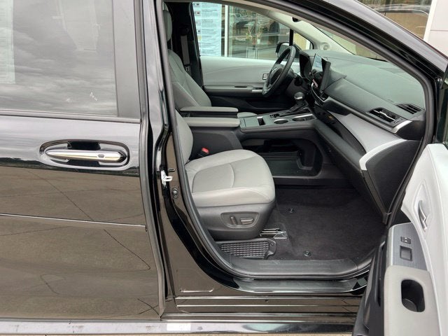 2025 Toyota Sienna XLE AWD 7-Passenger