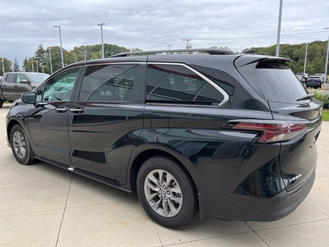 2025 Toyota Sienna XLE AWD 7-Passenger