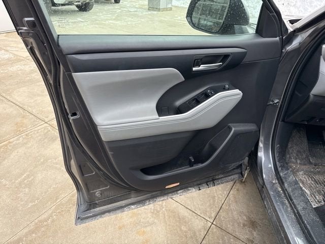 2023 Toyota Highlander Hybrid Base