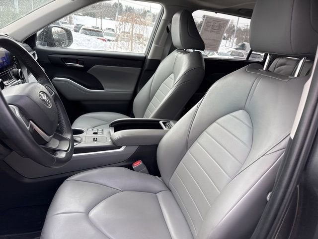 2023 Toyota Highlander Hybrid Base