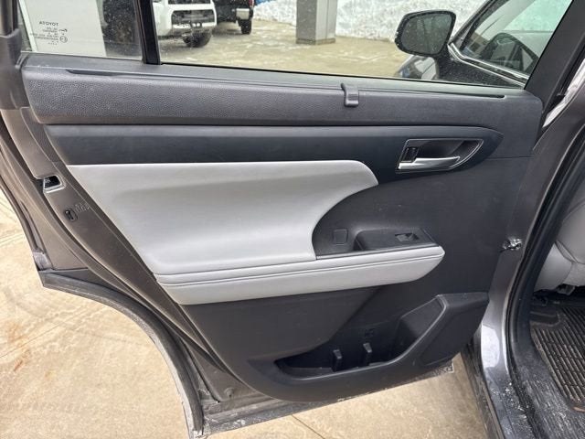 2023 Toyota Highlander Hybrid Base