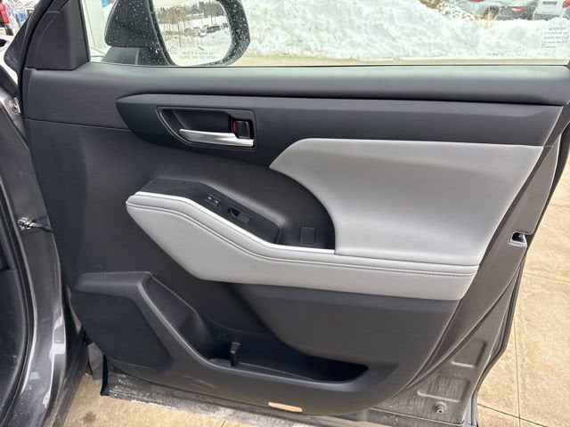 2023 Toyota Highlander Hybrid Base