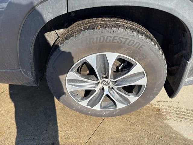 2025 Toyota Highlander Hybrid Base