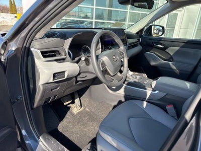 2025 Toyota Highlander Hybrid Base