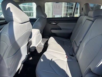 2025 Toyota Highlander Hybrid Base