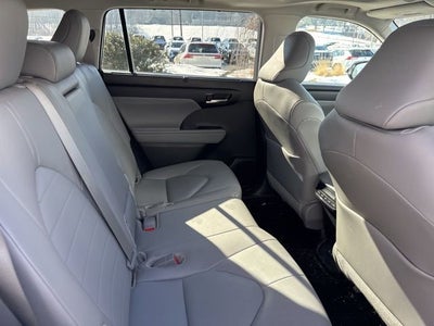 2025 Toyota Highlander Hybrid Base