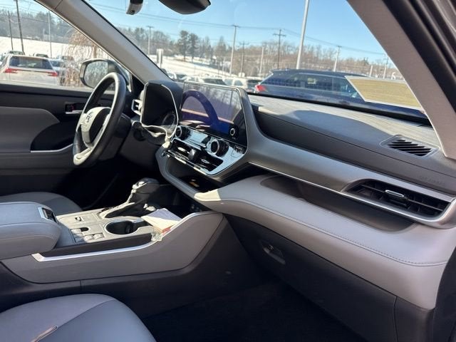 2025 Toyota Highlander Hybrid Base