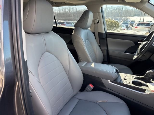 2025 Toyota Highlander Hybrid Base