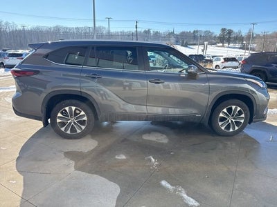 2025 Toyota Highlander Hybrid Base