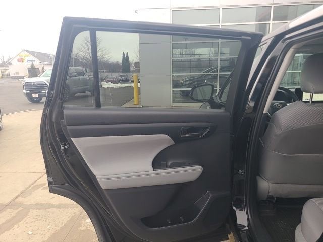 2024 Toyota Highlander LE FWD