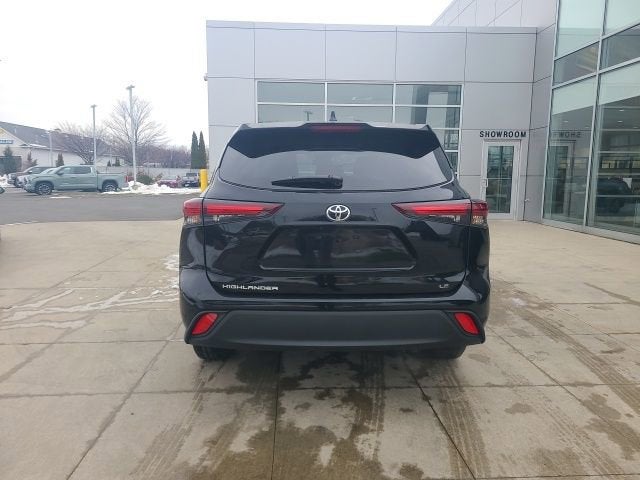 2024 Toyota Highlander LE FWD