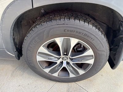 2023 Toyota Highlander XLE AWD