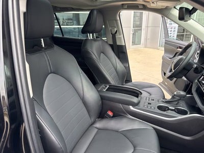 2025 Toyota Highlander XLE AWD