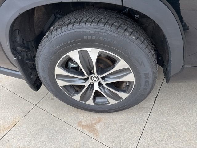 2025 Toyota Highlander XLE AWD