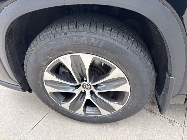 2025 Toyota Highlander XLE AWD