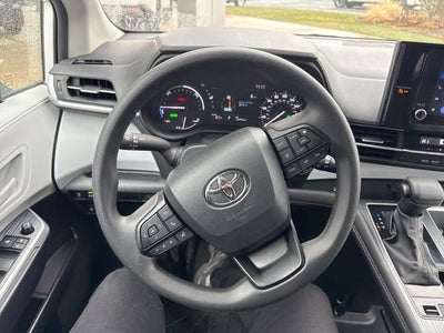 2025 Toyota Sienna LE FWD 8-Passenger