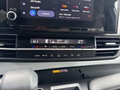 2025 Toyota Sienna LE FWD 8-Passenger