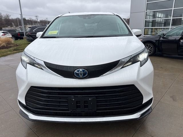 2025 Toyota Sienna LE FWD 8-Passenger