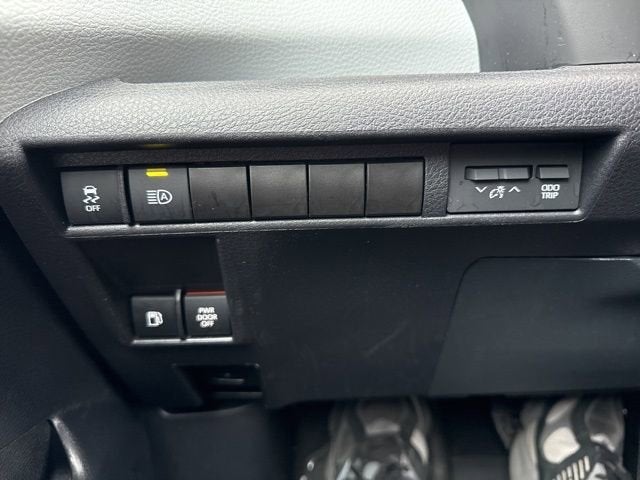 2025 Toyota Sienna LE FWD 8-Passenger