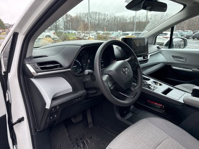 2025 Toyota Sienna LE FWD 8-Passenger