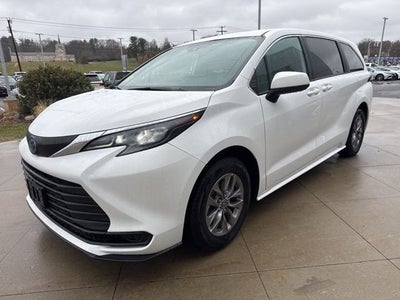 2025 Toyota Sienna LE FWD 8-Passenger