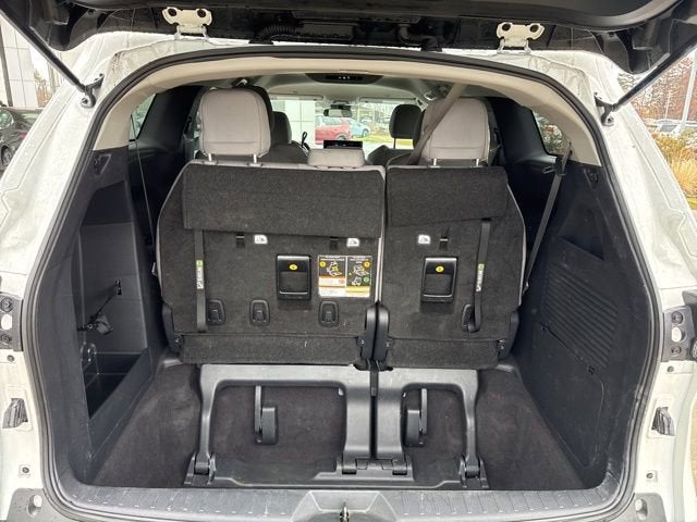 2025 Toyota Sienna LE FWD 8-Passenger