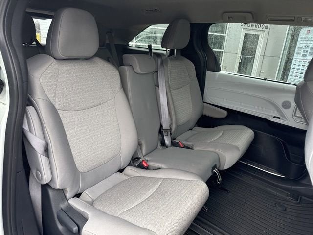 2025 Toyota Sienna LE FWD 8-Passenger