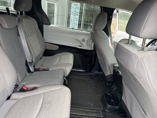 2025 Toyota Sienna LE FWD 8-Passenger