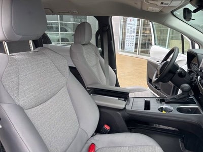 2025 Toyota Sienna LE FWD 8-Passenger