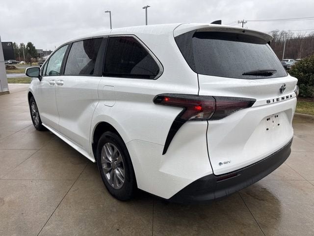 2025 Toyota Sienna LE FWD 8-Passenger