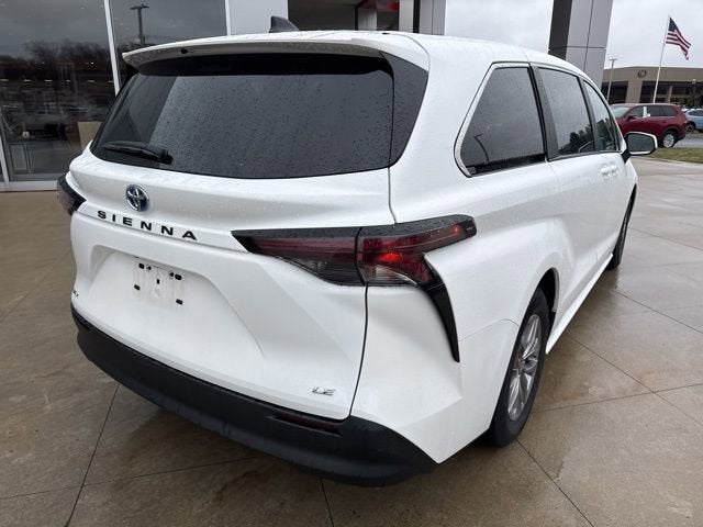 2025 Toyota Sienna LE FWD 8-Passenger