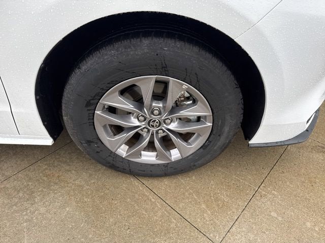 2025 Toyota Sienna LE FWD 8-Passenger