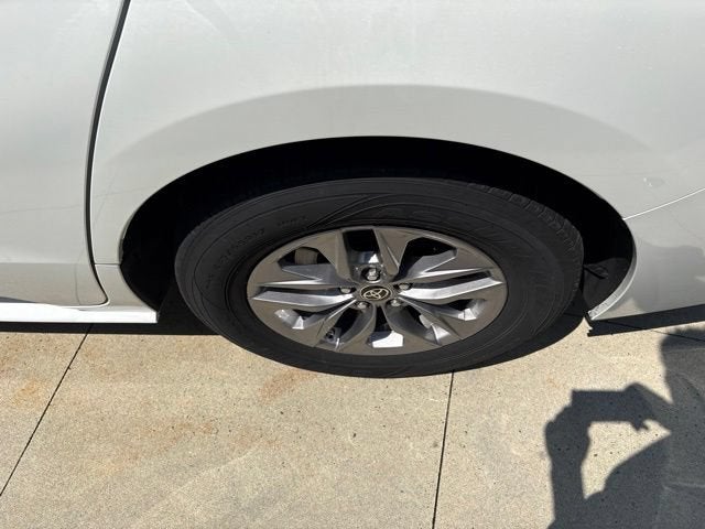 2023 Toyota Sienna Base