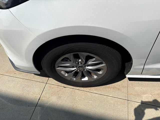 2023 Toyota Sienna Base