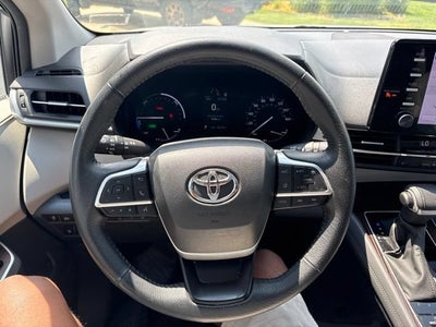 2023 Toyota Sienna Base
