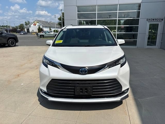 2023 Toyota Sienna Base