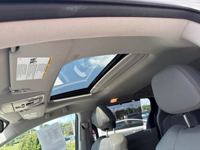 2023 Toyota Sienna Base