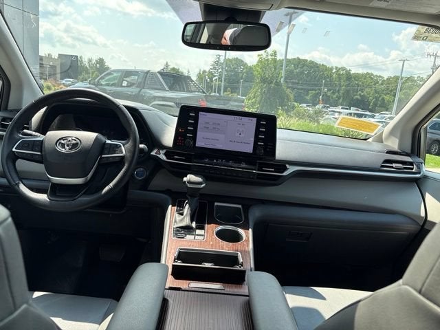 2023 Toyota Sienna Base
